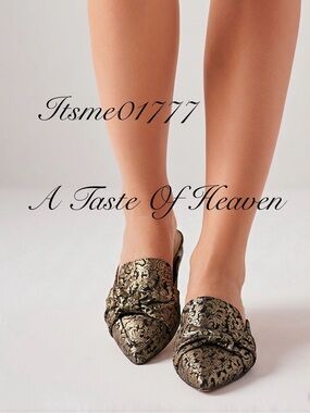 🌸 DKNY Gold and Black Brocade Pointed Toe Knot Mules